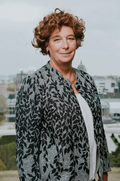 Moet of mag minister De Sutter overheidsgreep op bpost group en Proximus vergroten?